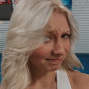 Meet your Posher, Chloe